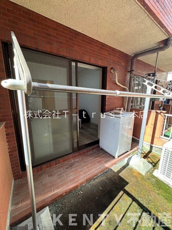 バルコニー　陽当たり良好なバルコニーです