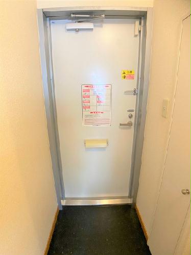 玄関　設備・仕様は号室により異なる為、現況を優先致します。