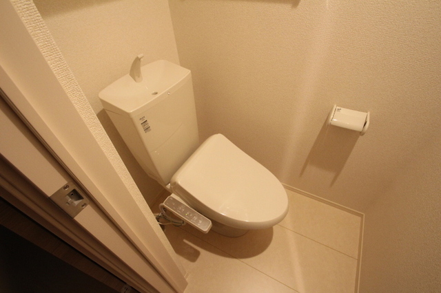 トイレ　温水洗浄暖房便座