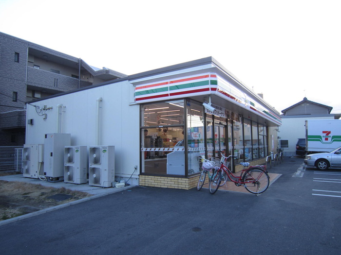 コンビニ　セブンイレブン平子橋西店（コンビニ）まで213m