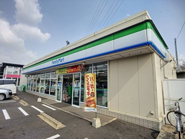 コンビニ　ファミリーマート（コンビニ）まで707m