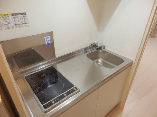 キッチン　広々キッチンで料理楽々。