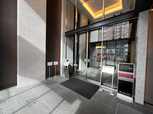 エントランス　メインエントランス（オートロック付き）