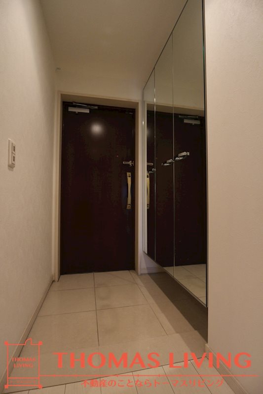 玄関　※写真を準備中のため、同物件の別室写真をご参照下さい。