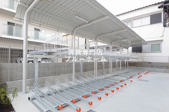 その他　屋根付き駐輪場で雨の日も安心！