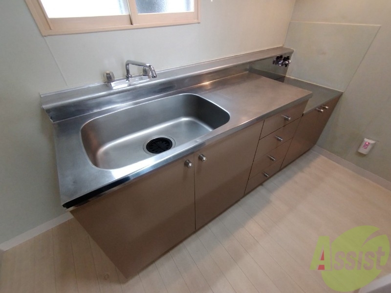 キッチン　キッチンです。ご自身でコンロを設置していただけます。