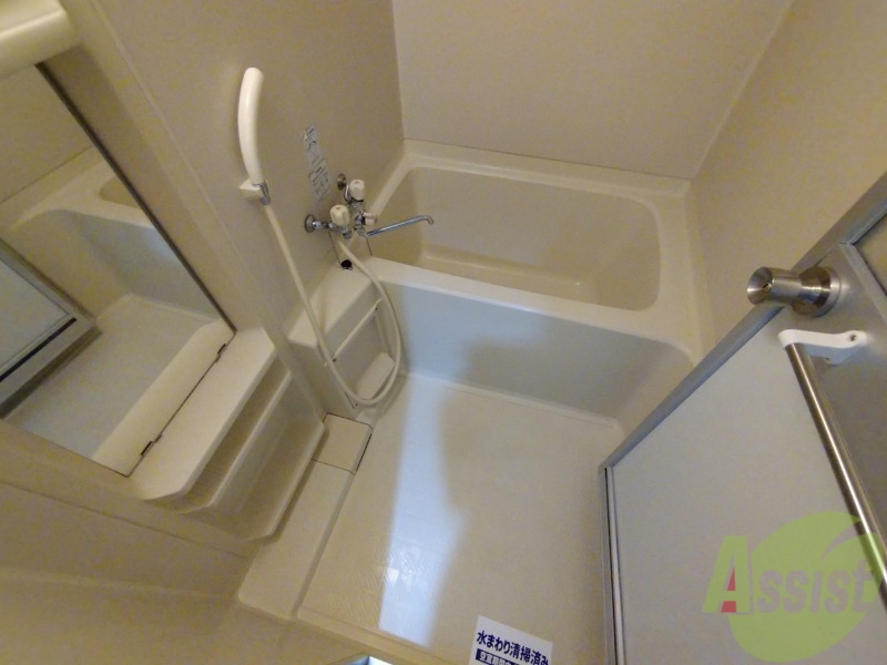 バス・シャワールーム　お風呂になります。一日の疲れを癒してくださいね。