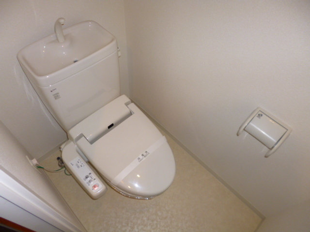 トイレ　ウォシュレット付き。