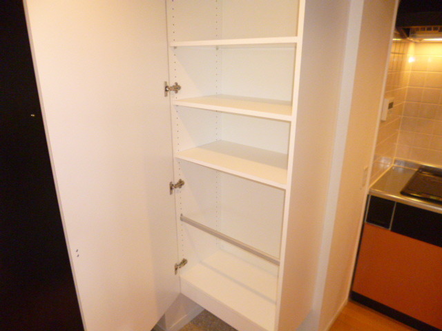 収納　シューズＢＯＸ有り。