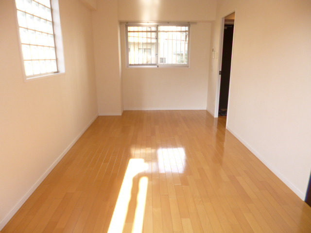 居室・リビング　明るいです。