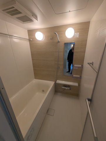 バス・シャワールーム　コンパクトで使いやすいお風呂です