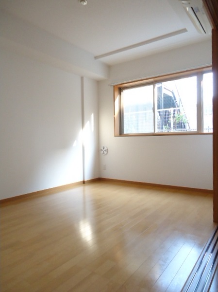 その他部屋・スペース　南向きのお部屋です。