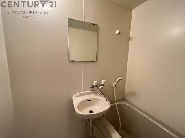 洗面設備　浴室内に洗面台付き！