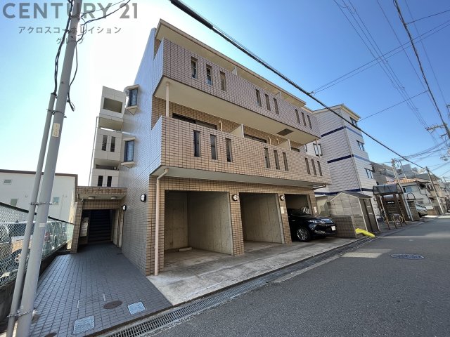 建物外観　外壁タイル貼りのおしゃれな外観です。