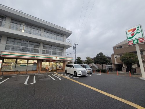 コンビニ　セブン-イレブン 阪急塚口駅東店（コンビニ）まで409m
