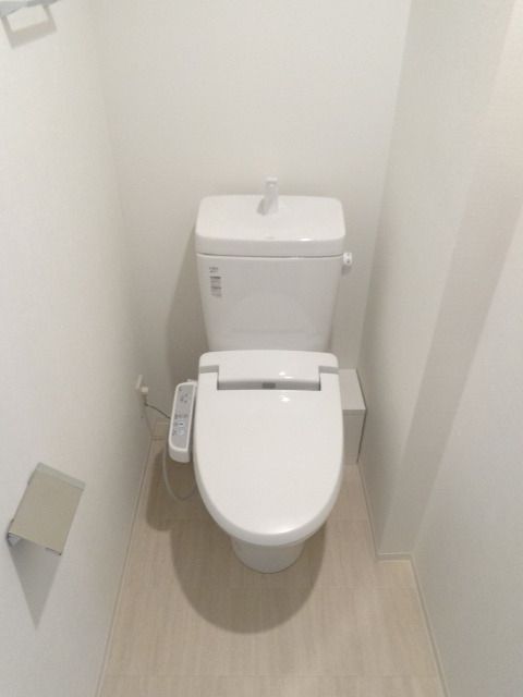トイレ　ウォシュレット付き