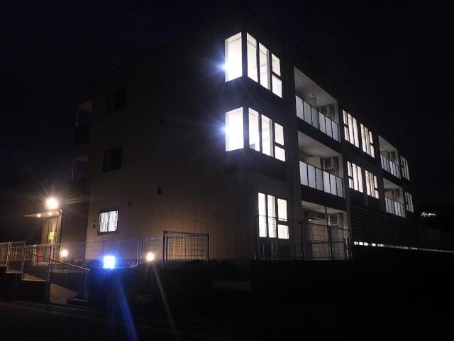 建物外観　外観写真（夜）