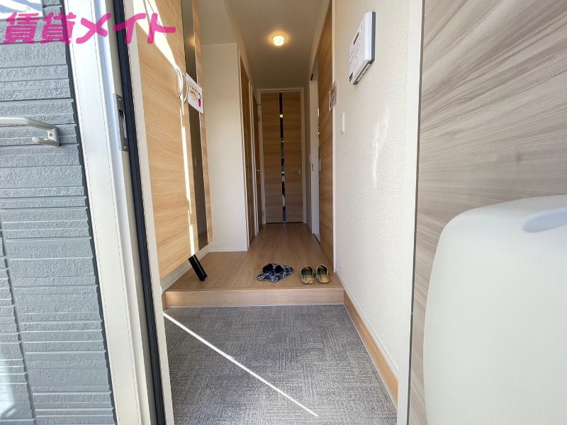 玄関　別部屋参考写真です。