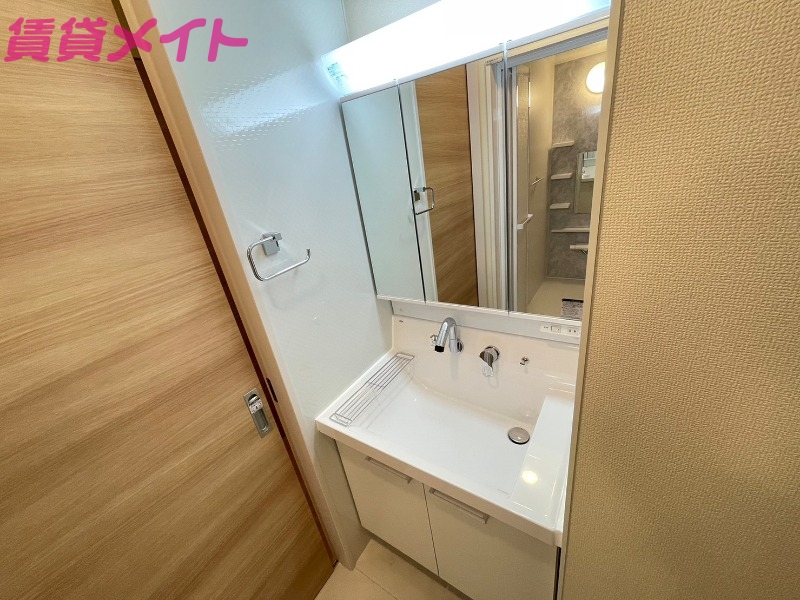 洗面設備　別部屋参考写真です。