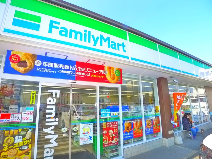 コンビニ　ファミリーマート（コンビニ）まで413m