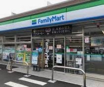 コンビニ　ファミリーマート柳原二丁目店（コンビニ）まで150m
