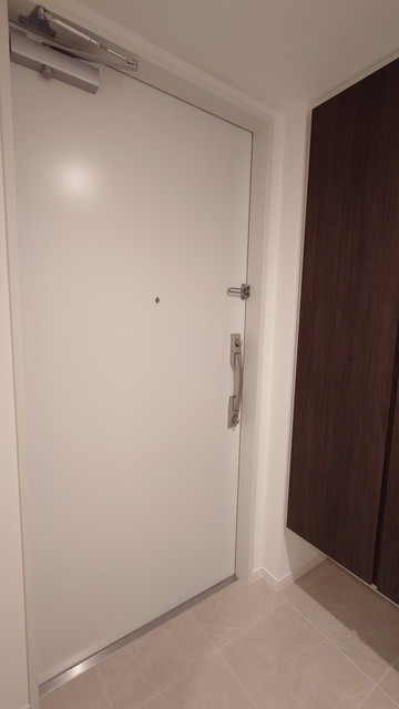 玄関　※写真は同タイプ住戸です。
