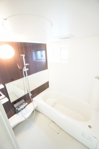 バス・シャワールーム　※同物件・反転タイプの写真です。