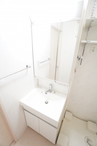 洗面設備　※同物件・反転タイプの写真です。
