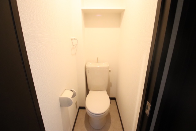 トイレ　※別室の参考写真の為、現況優先です。