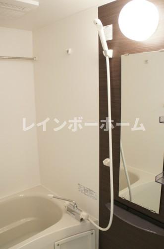 バス・シャワールーム　落ち着いた空間のお風呂です