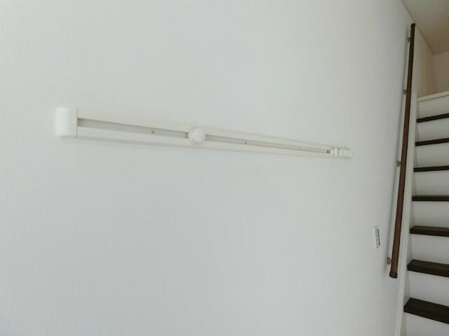 その他設備　壁掛けハンガーレール付き