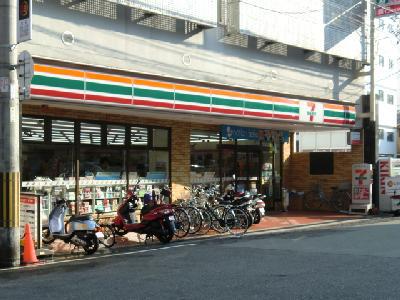 コンビニ　セブンイレブン（コンビニ）まで435m