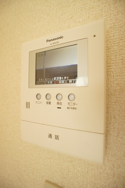 セキュリティ　突然の来訪者が来ても安心のＴＶモニター付きインターホンです