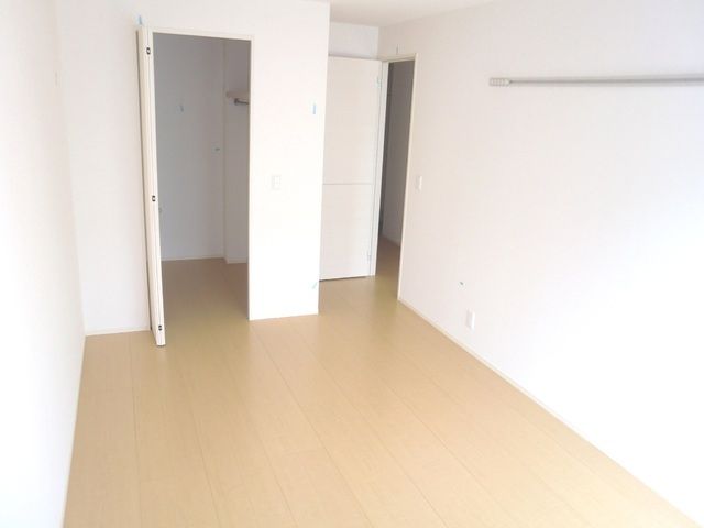 収納　★たっぷり収納のウォークインクローゼット付きです★