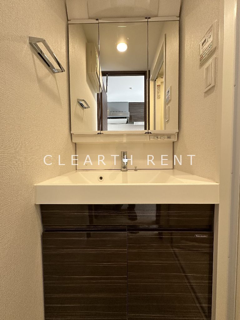 洗面設備　☆慌ただしい朝も快適に快適に過ごせる独立洗面台