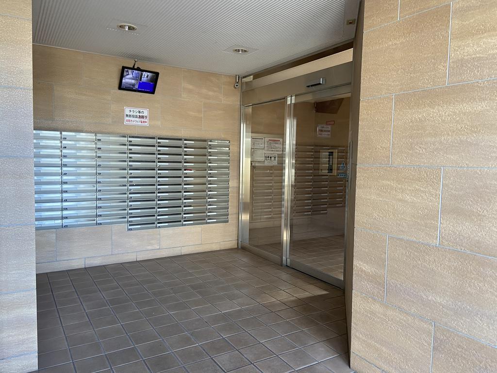 エントランス　オートロック・防犯カメラ付きで防犯面が安心！