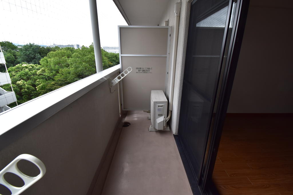 バルコニー　南東向きで日当たり良好なバルコニー♪（同仕様写真）