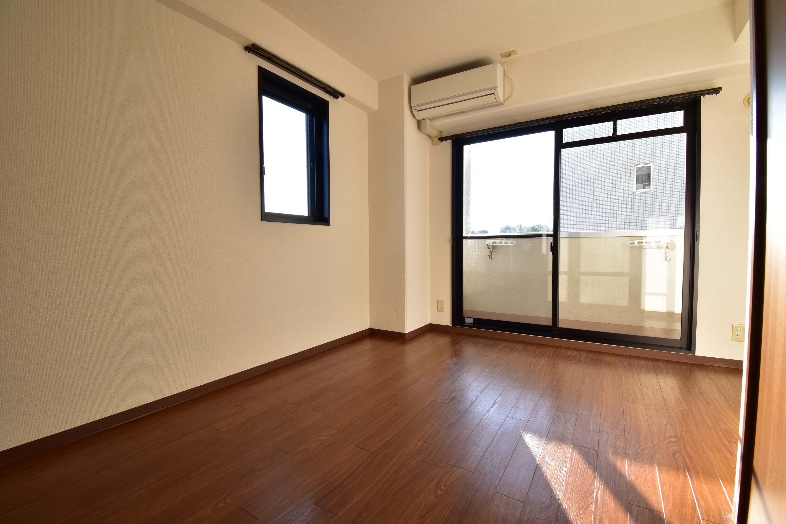 居室・リビング　南東向き角部屋で日当たり良好なお部屋です☆（同仕様写真）