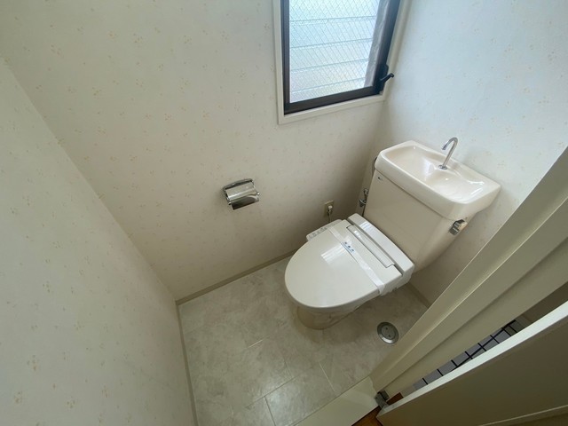 トイレ　別部屋の写真です。