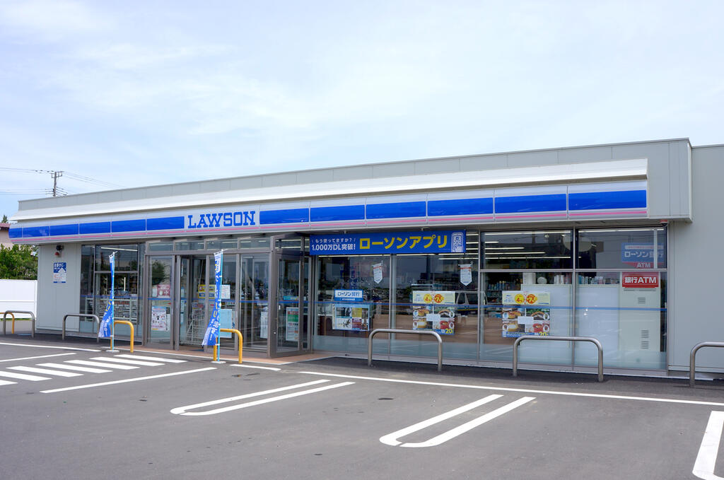 コンビニ　ローソン山形松山三丁目店（コンビニ）まで130m