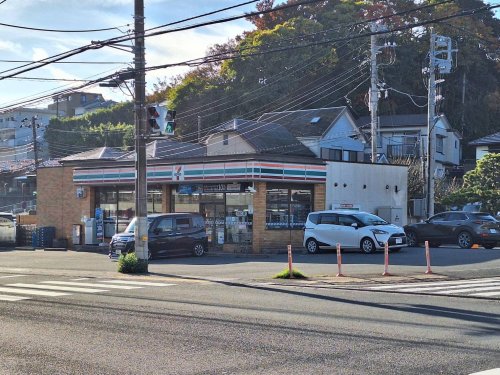コンビニ　セブンイレブン横須賀武山店（コンビニ）まで822m