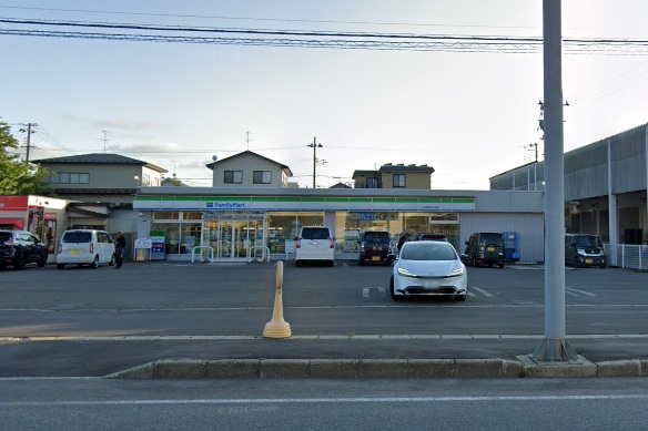 コンビニ　ファミリーマート秋田御野場二丁目店（コンビニ）まで672m