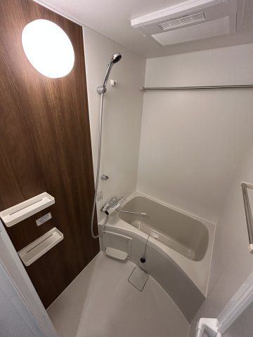 バス・シャワールーム　コンパクトで使いやすいお風呂です