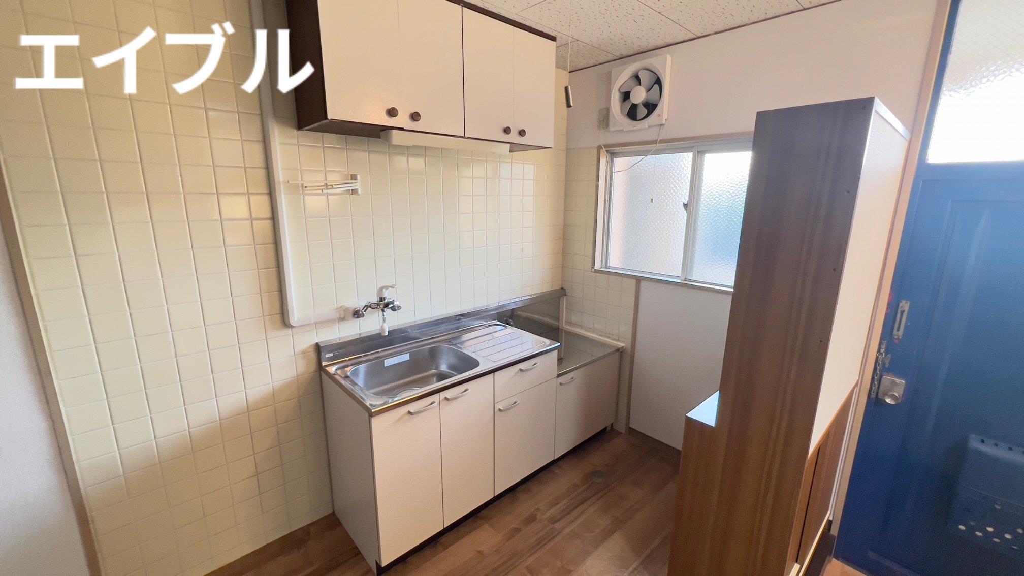 キッチン　同建物、別部屋写真。現況優先。