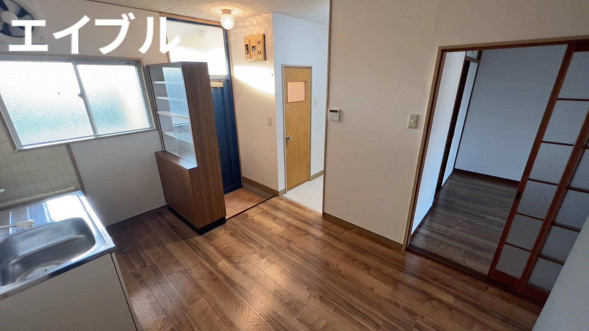 居室・リビング　同建物、別部屋写真。現況優先。