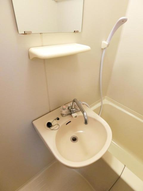 洗面設備　※同タイプ別部屋の写真です