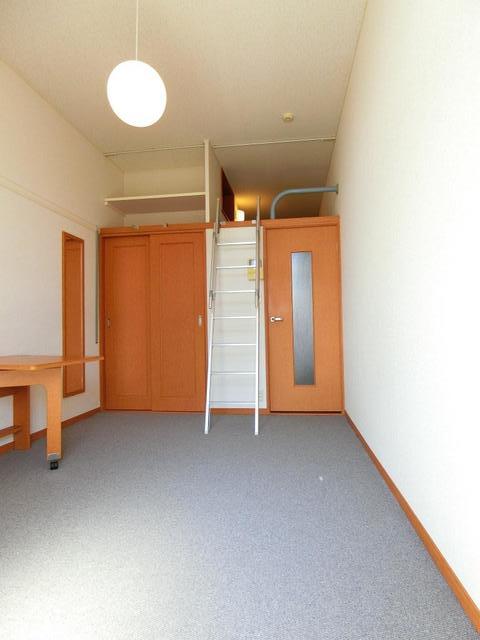 居室・リビング　※同タイプ別部屋の写真です