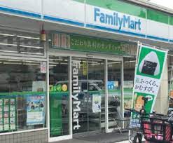 コンビニ　ファミリーマート東京成徳学園前店（コンビニ）まで474m