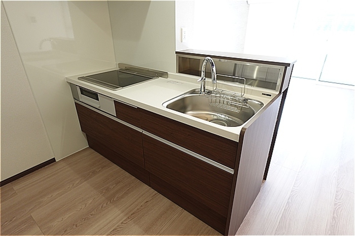 キッチン　ＩＨ・タッチレス水栓付きシステムキッチン