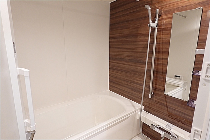 バス・シャワールーム　換気暖房乾燥機付き浴室